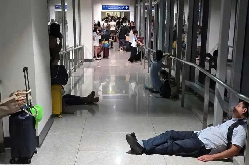 Nguyên nhân gây ùn tắc cho hành khách tại nhà ga T1 sân bay Tân Sơn Nhất