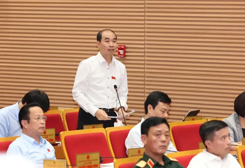 Lãnh đạo Công an Hà Nội kiểm tra việc người dân La Phù nộp bánh kẹo